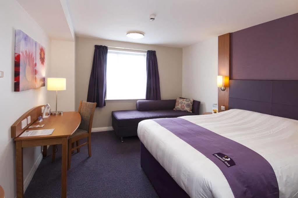 Premier Inn チェルムスフォード エクステリア 写真