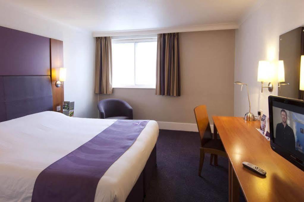 Premier Inn チェルムスフォード エクステリア 写真