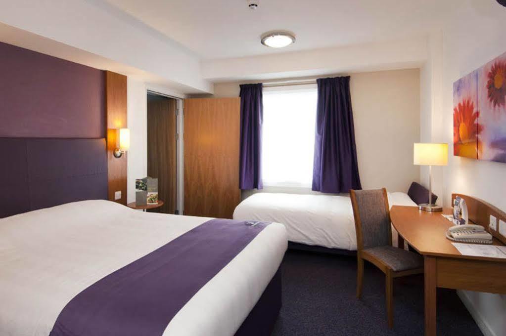 Premier Inn チェルムスフォード エクステリア 写真